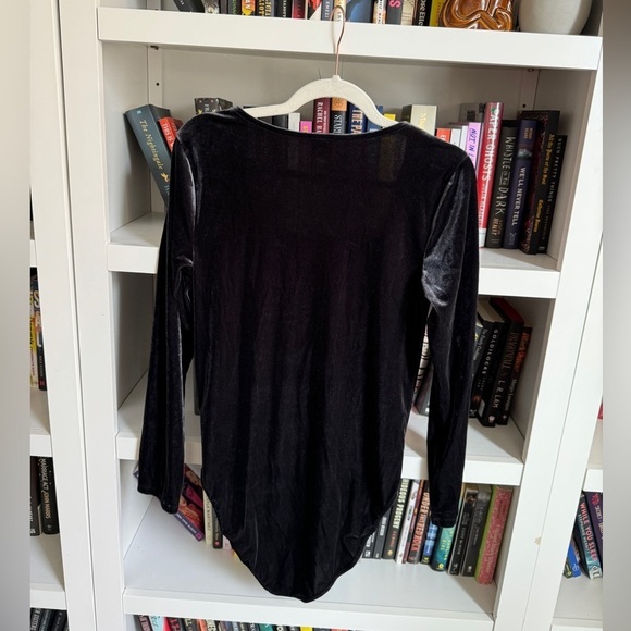 Old navy grey silver crushed velvet long sleeve classic bodysuit holiday top - Picture 5 of 5